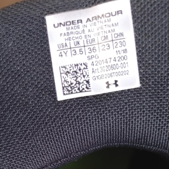 Under Armour boys baseball cleats - Picture 2 of 3